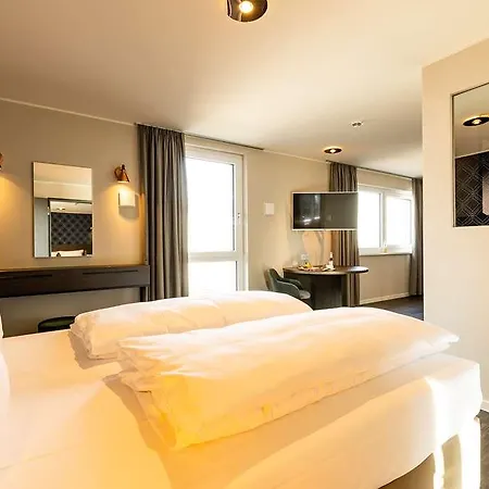 Maseven Muenchen Messe Dornach 4*